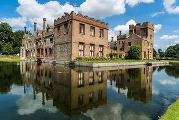 Majatalo Double Bedroom, Kings Lynn, New Renovated Bathroom