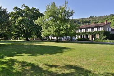Pensiune La Chapelle Aux Acacias