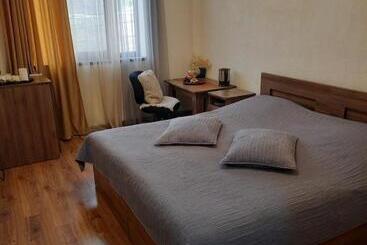 پانسیون Guest House Leader