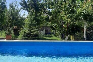 پانسیون Guest House Leader