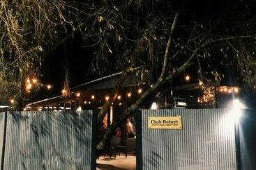 פנסיון Robert Local Social Motel