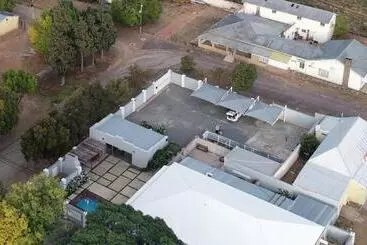 ペンション Three Birds Country House