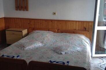 פנסיון Central Guesthouse