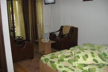 Pensiunea Pomi Oesti