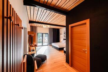 ホテル Complexul Turistic Cheile Butii