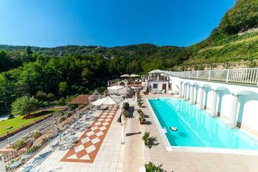 בית מלון כפרי Fontanile Relais   Valcalepio Lounge