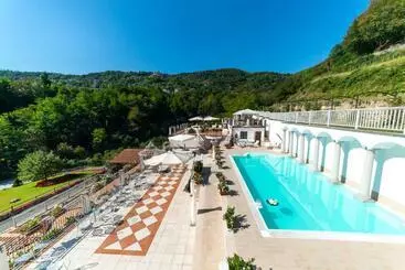 Hotelli Fontanile Relais   Valcalepio Lounge