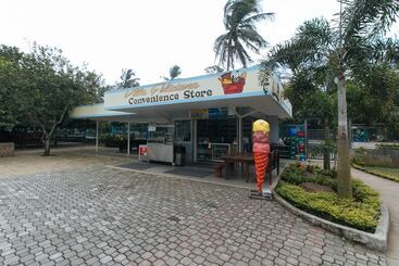 Отель Reddoorz Premium @ Trece Indang Road