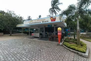 Hotel Reddoorz Premium @ Trece Indang Road