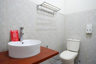 Hotelli Reddoorz Syariah Near Kawasan Sam Poo Kong 2