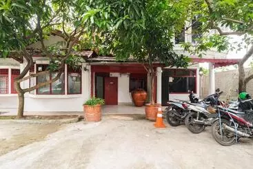 Pension Reddoorz Near Universitas Pamulang
