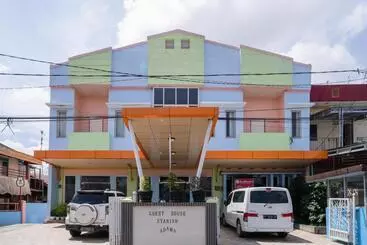 پانسیون Reddoorz Syariah Near Taman Siring 2