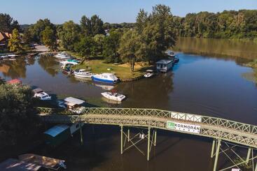 住宿加早餐  Kormorán Panzió