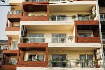 Hotel Starex Opp Artemis Hospital