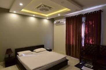 ホテル La Orilla Muzaffarabad