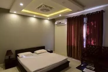 هتل La Orilla Muzaffarabad