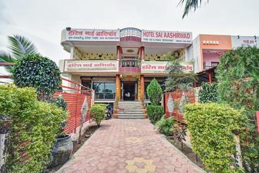 호텔 Oyo 81758 Sai Aashirwad Lodging