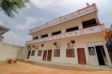 Hotel Flagship Dinesh Home Stay