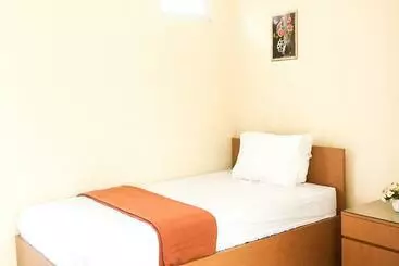 ホテル Muzdalifa Syariah Near Alun Alun Gresik Mitra Reddoorz