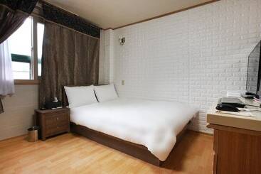 Seogwipo Handu Motel