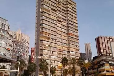 آپارتمان Epic Views Across Benidorm  Walk To The Beach  Tennis Court  Pool  Sleeps 4  Wifi & Netflix Plus Air