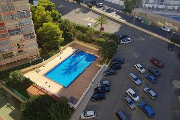 شقة Epic Views Across Benidorm  Walk To The Beach  Tennis Court  Pool  Sleeps 4  Wifi & Netflix Plus Air