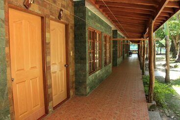 Elizabeth's Hideaway Hotel & Restaurant