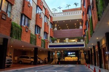 Famous Hotel Kuta Formerly Permata Kuta
