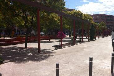 هتل Hostal Madruga