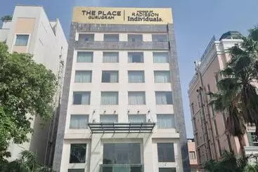בית מלון כפרי The Place Gurugram, A Member Of Radisson Individuals