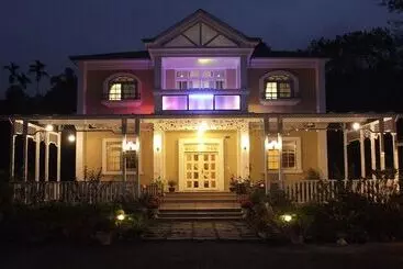 Hotel Chambord Castle