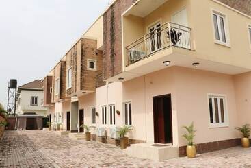 민박 Westwing Hotels And Apartments Lekki