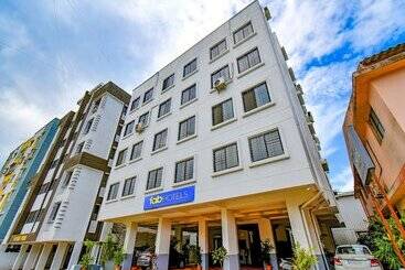 Fabhotel White House