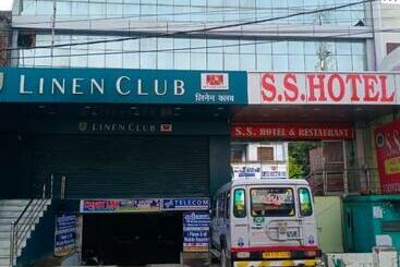 בית מלון כפרי Ss  And Restaurant By Wb Inn