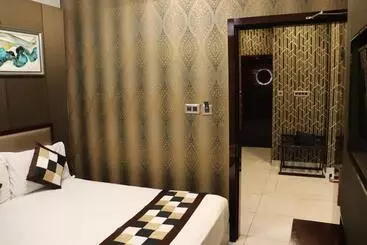 Otel Shivam Palace 1 Km From Railway Station 1 Km From Bus Stand