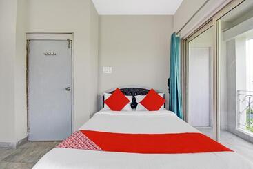 Super Hotel O J M T Upasana