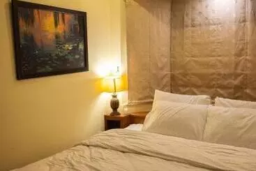 تختخواب و صبحانه Sarah S Lodge