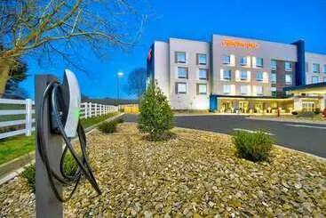 هتل Hampton Inn By Hilton Abingdon