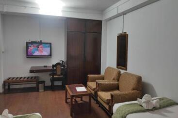 Otel Oyo 82633 Denzong Regency