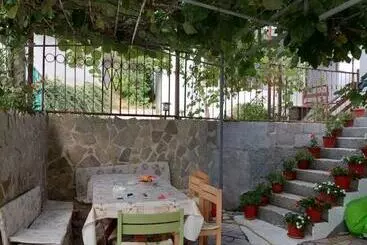 پانسیون Apartmani Avdo