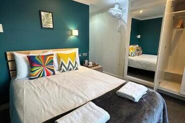 Smart Hyde Park View Hostel