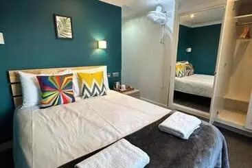 Smart Hyde Park View Hostel