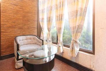 Hotel Reddoorz Plus At Canley Residential