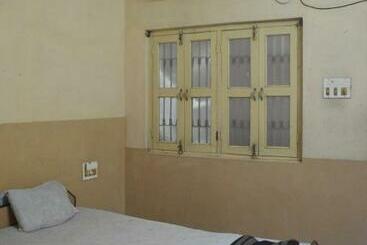 Hotel Spot On 83075  Aashiyana