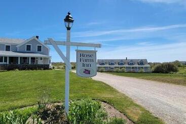 تختخواب و صبحانه Rose Farm Inn