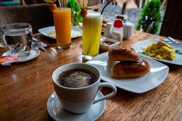 فندق Don Feli House