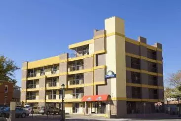 בית מלון כפרי Days Inn By Wyndham Denver Downtown