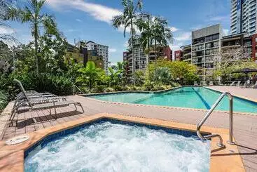 Отель The Docks On Goodwin