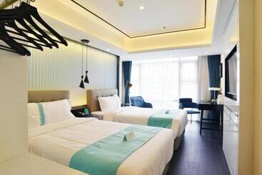 Xana Hotelle Wuhan Lingjiao Lake Wanda Plaza Branch