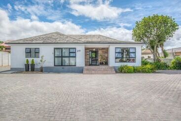 Отель Cashmere Suites